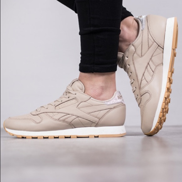 Reebok Shoes - Reebok classic neutral nude leather Diamond Pack sneakers